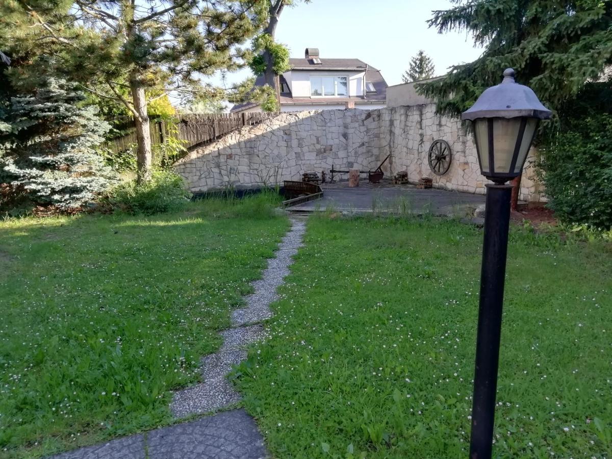 Villa Andy Praga Exterior foto